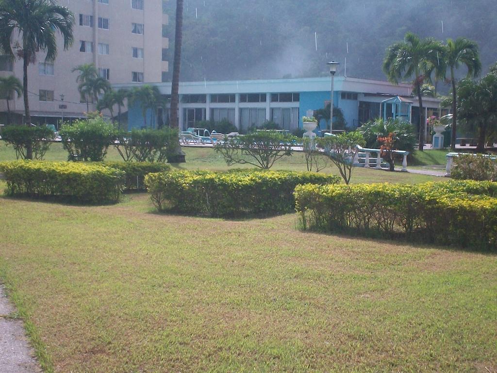 Turtle Towers Ocho Rios Exterior photo