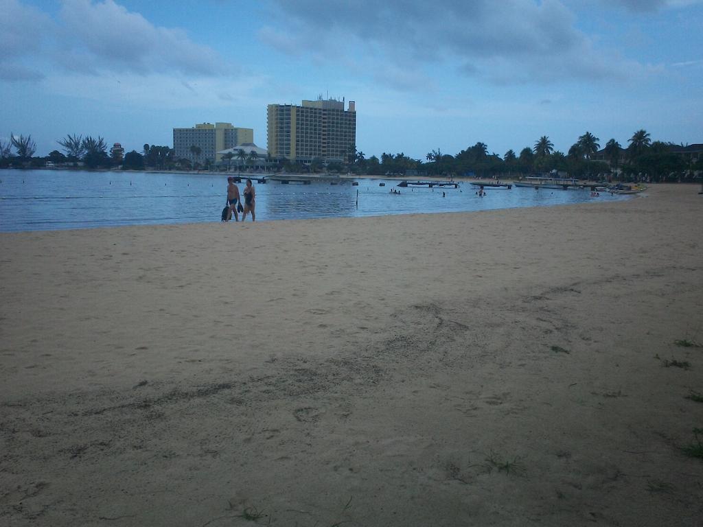 Turtle Towers Ocho Rios Exterior photo