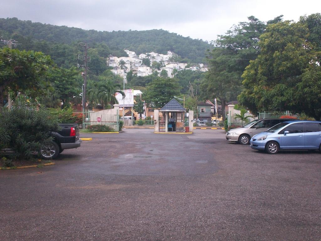 Turtle Towers Ocho Rios Exterior photo